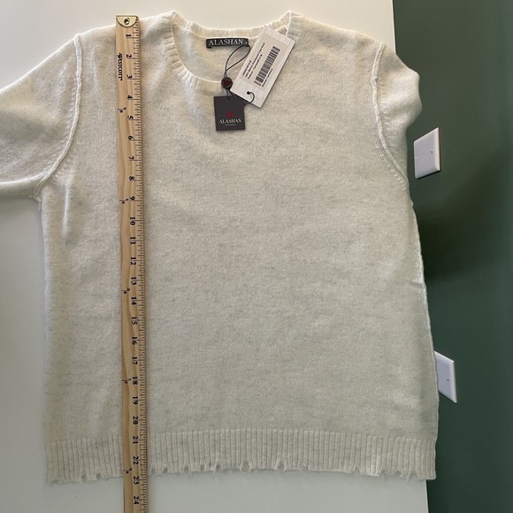 NWT Alashan 100% Merino Wool Distressed Crewneck Sweater Ivory Sz M Quiet Luxury - Picture 11 of 11